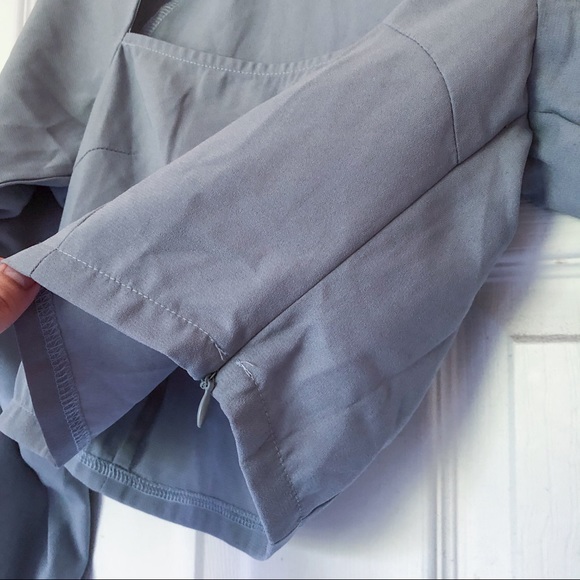 Boohoo Set - Tapered Neckline Volume Sleeve Top and Shorts - Picture 3 of 5